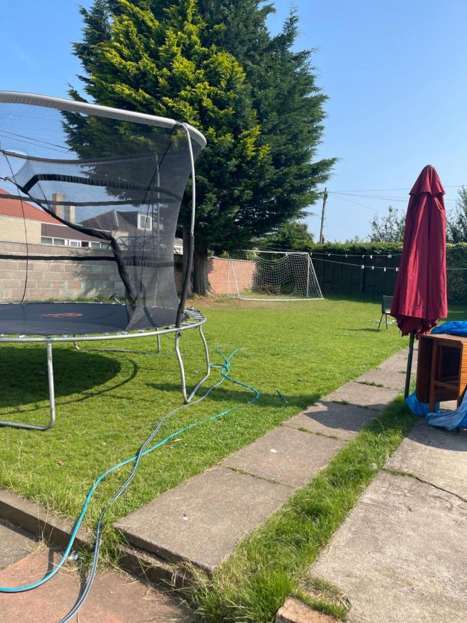One Bedroom In Spacious Bungalow, Free Parking & Private Entrance EDI Eksteriør bilde